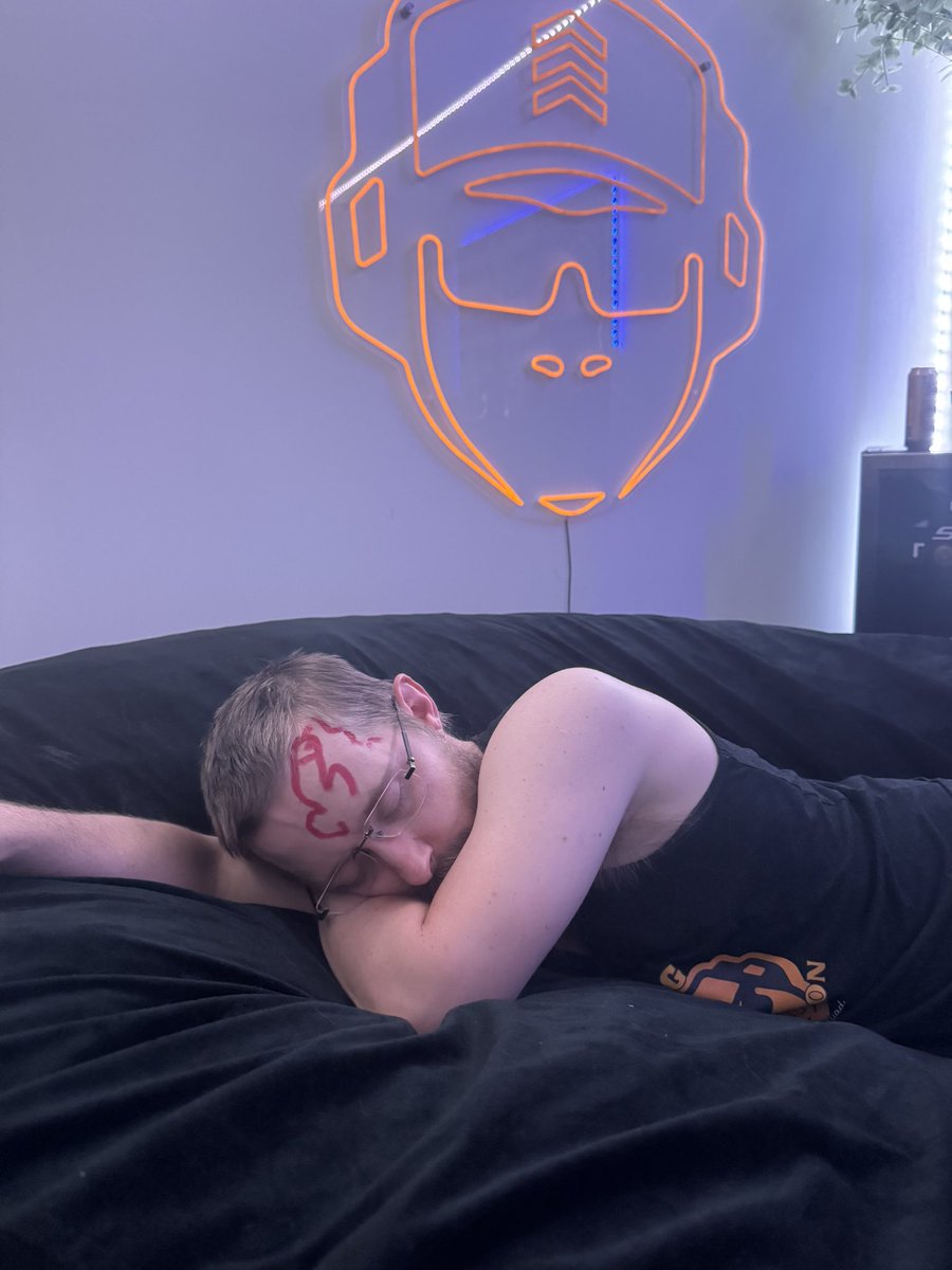 djacksonweather's tweet photo. This is why you don’t drink with sarge! https://t.co/LwCrmOYqcR