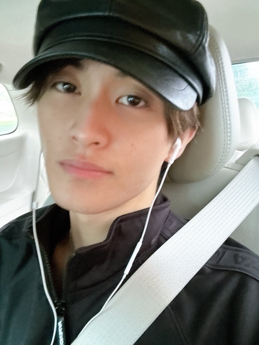 merlynsie's tweet photo. มาร์คส่งเซลฟี่มาให้แต่เช้าเลย  บึนปาก ㅠㅠ ละเขาบอกว่าหมวกใบนี้เป็นใบโปรดช่วงนี้แหละ 🥺🥺 https://t.co/dgKRScNsTi