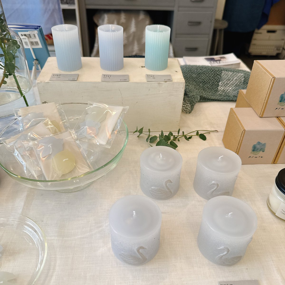 fujihappyspot's tweet photo. 富士市吉原の雑貨店sinilintuで企画展『aoichi4』が開催中!7月13日まで。青いものを集めた小さな市!陶器・手ぬぐい・ろうそくなど暑い季節も爽やかに☺️
#富士市
#雑貨店
#aoichi4
#sinilintu
#シニリンツ https://t.co/lJfpkuNrGg