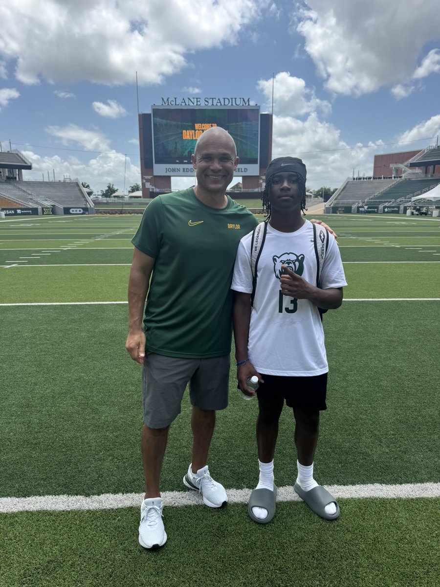 Zach Williams (@black2thamax) on Twitter photo Had a great time gettin it in today at The Baylor Univ College camp. Thank you for your words of encouragement from <a href="/RGIII/">Robert Griffin III</a> & <a href="/ahunt90/">Aaron Hunt</a>.
Coach <a href="/CoachDaveAranda/">Dave Aranda</a> pulled me to the side himself to express interest in me and offer Baylor Univ as a potential home when Iβm ready! Thanks Had a great time gettin it in today at The Baylor Univ College camp. Thank you for your words of encouragement from <a href="/RGIII/">Robert Griffin III</a> & <a href="/ahunt90/">Aaron Hunt</a>.
Coach <a href="/CoachDaveAranda/">Dave Aranda</a> pulled me to the side himself to express interest in me and offer Baylor Univ as a potential home when Iβm ready! Thanks