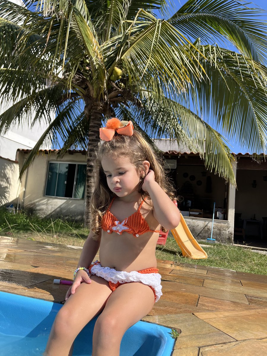 biancathalles's tweet photo. Minha princesa🧡🌴 https://t.co/TYnkGGso3K