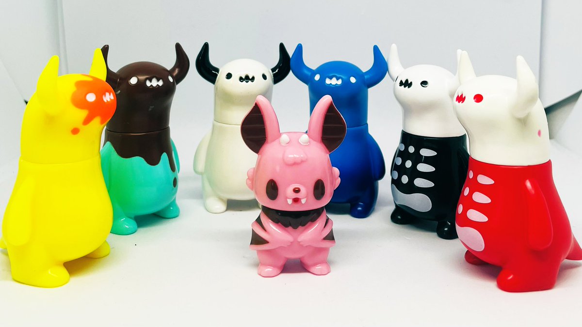 rayflo_pop's tweet image. ちしまこうのすけさんのコパタパタンのガチャようやく初ゲット！嬉しい！
さぁ、うちにいるボーたちと並べてｶﾜｲｲ写真撮るぞぅ🥰と意気込んだ思ったもののどう並べてもボーの圧が……www
コパタパタンちゃんもっと増やしたいwww
#コパタパタン 
 #上の空怪獣ボー