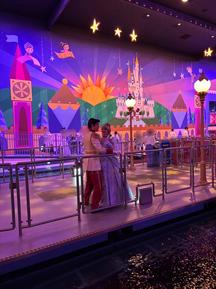 昨日のスモワ、シンデレラ城をバックに2人が対話してたの良すぎた