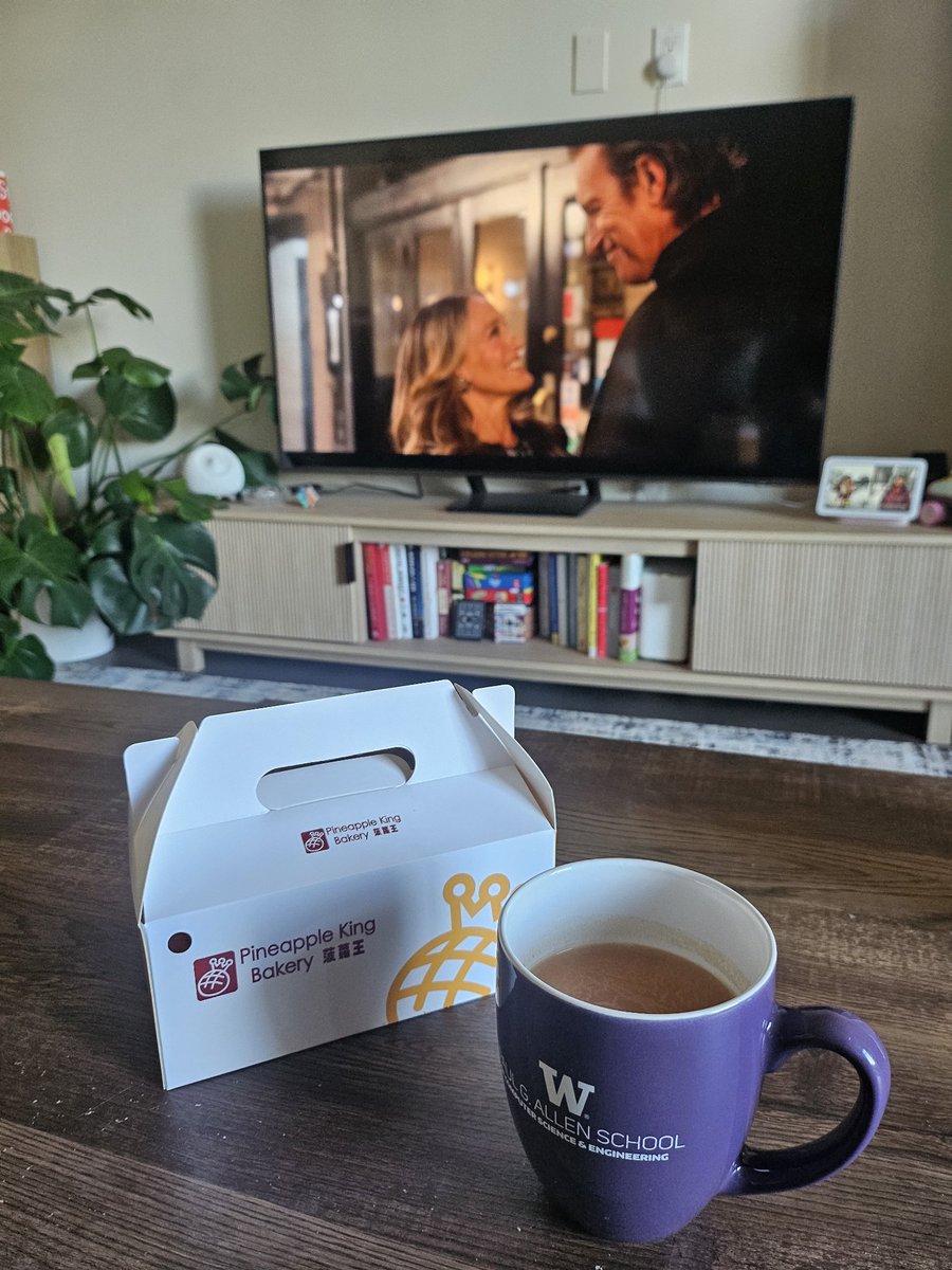 _keysarasara's tweet image. And just like that... had a relaxing SF Saturdaaaaaze. 💖✨️
#AndJustLikeThat #PineappleKingBakery #ChaiTime