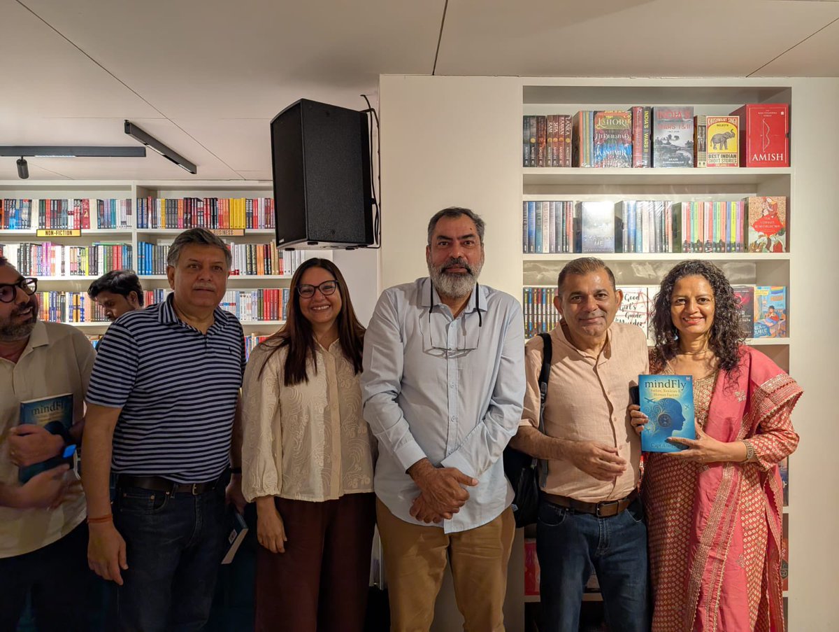 flyingamit's tweet photo. At the book launch #mindFly A big thank you to all those who attended and those who couldn’t for various reasons. More photos following #booklaunch https://t.co/VpuIRMMPJc