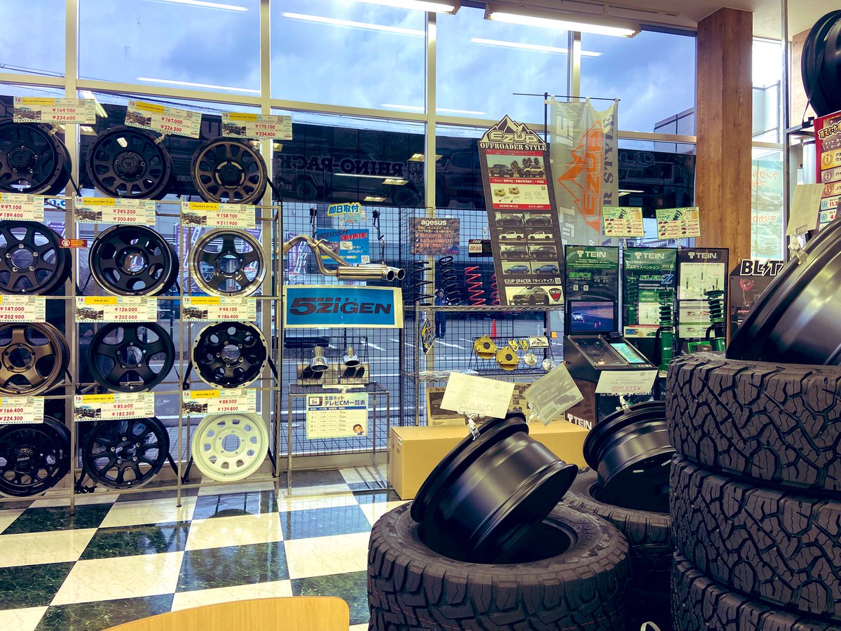 おはようございます。
タイヤ交換に来ました🛞