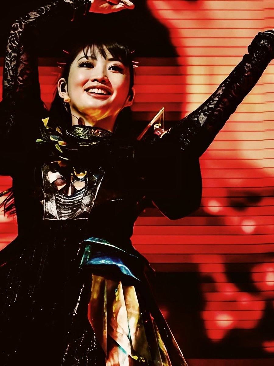 Entre luces y sombras 🍑🍑💖💞💞🩷💗💗😍💓💓

Posteando una imagen de Momito 🍑 hasta que me muera.

Día: 277

#MOMOMETAL 
#BABYMETAL