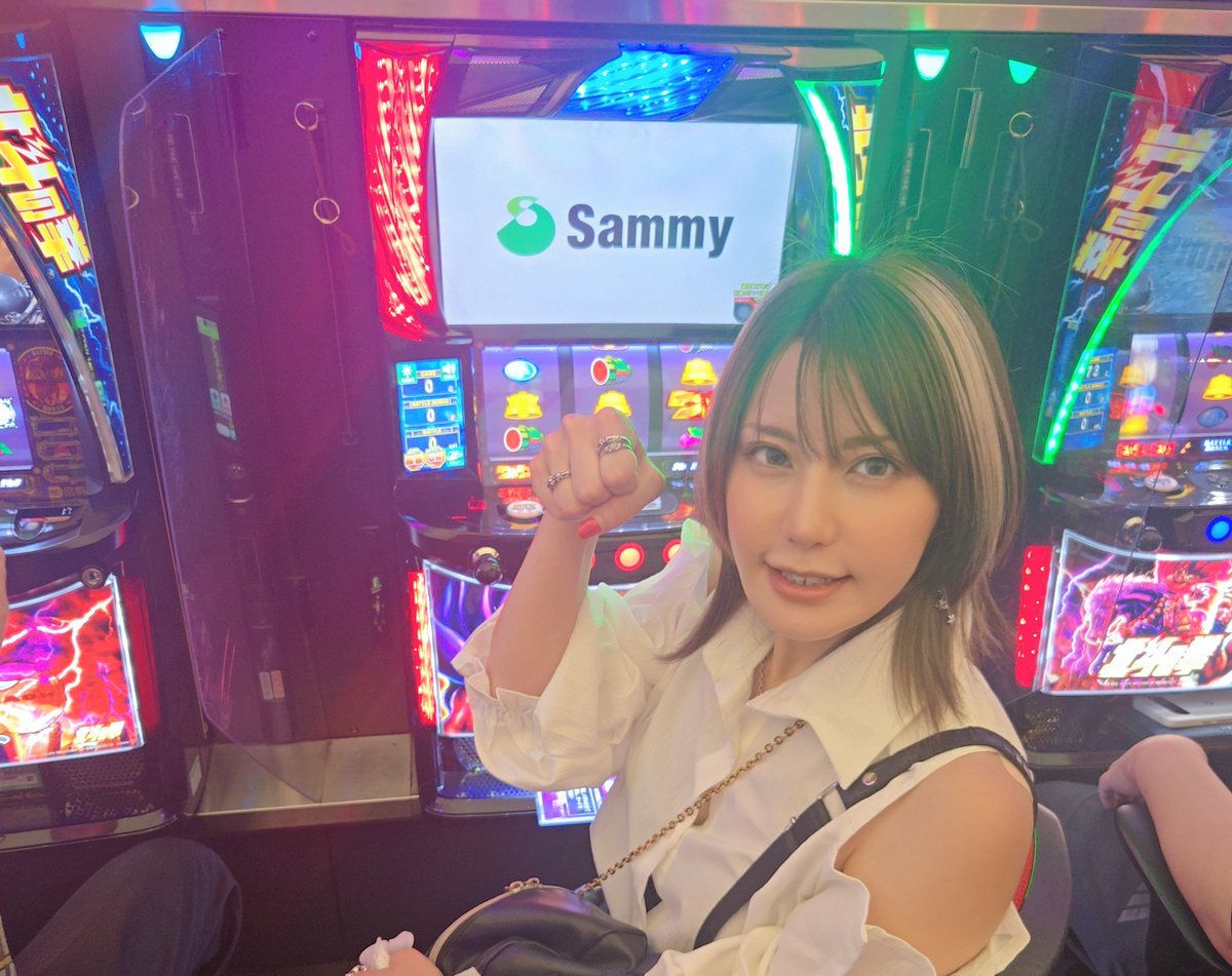 おはようございますꉂ🤗
今日は
AMUSEMENTSPACEWONDERさん
この暑い中、抽選は
60名様ほどいてくれましたꉂ🤗

店内は
北斗、喰種、からくり、マイジャグ
マギレコ、チバリヨ2などから✨

デビルメイクライのリベンジと
迷ったけれど…(笑)
ここは北斗で👊【PR】
#AMUSEMENTSPACEWONDER