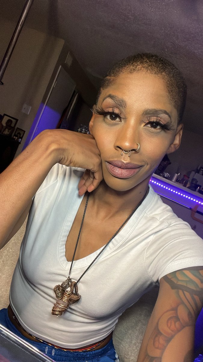 Yall know what to do. 

Click the link. 

twitch.tv/sunkissed_liv