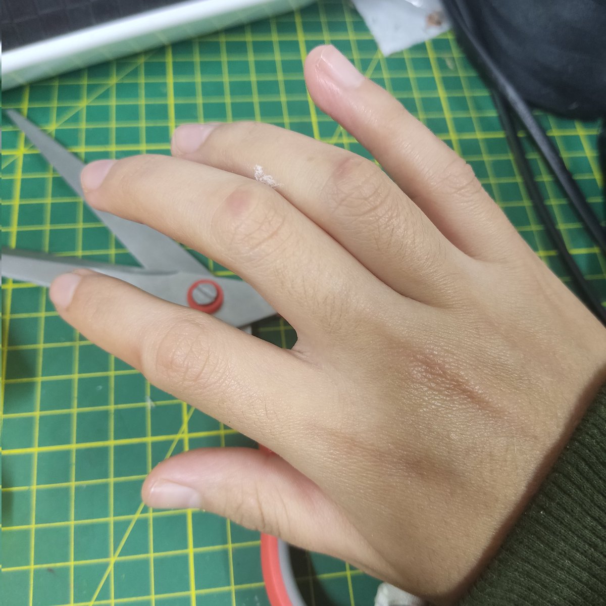 Mocapon_Studio's tweet image. I’ve developed calluses from spending long hours hand-cutting each piece with scissors. While this won’t stop me from working, I wanted to share the handmade effort going into the plushie.🙇✂️✌️
