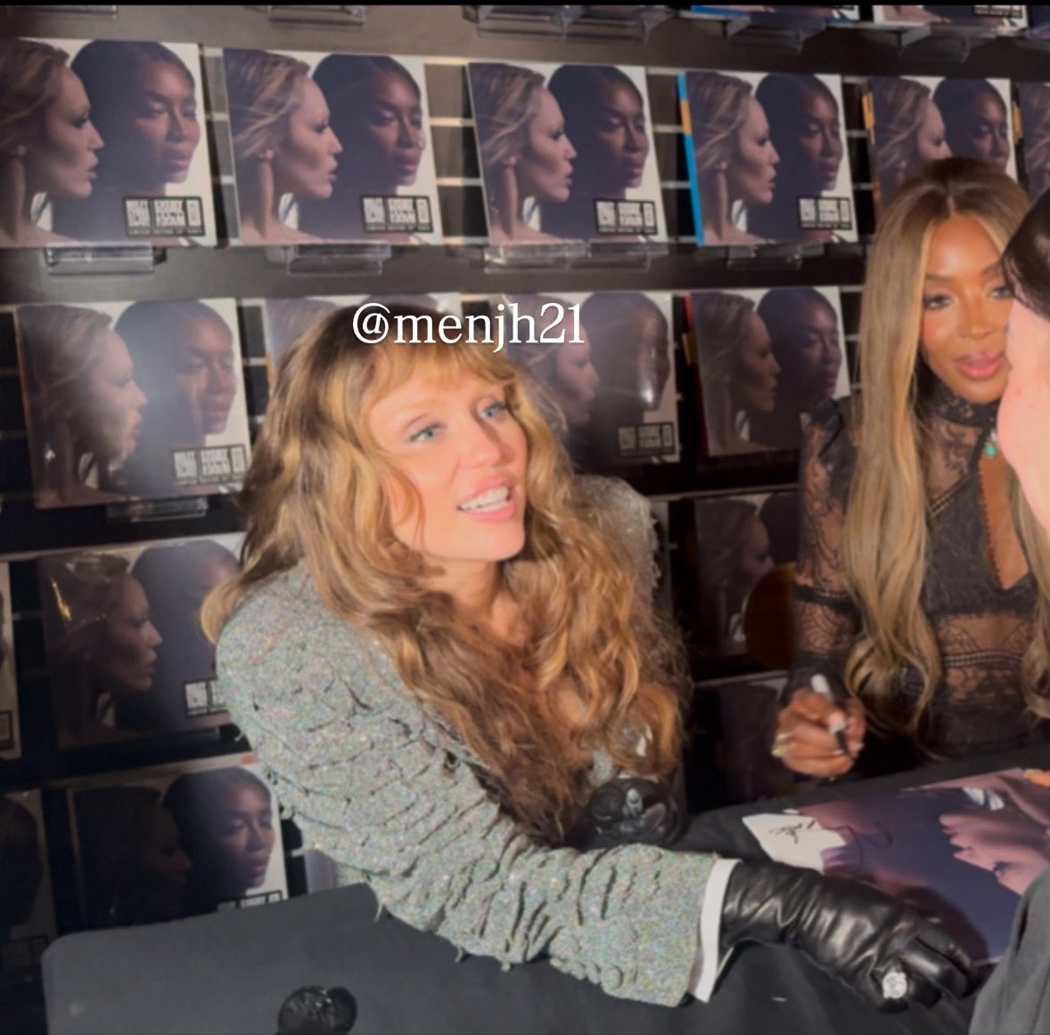 moe (もえ) 🥀 (@menjh21) on Twitter photo “Thank you for being part of my life”
- after 18years(maybe) finally I got to see <a href="/MileyCyrus/">Miley Cyrus</a> 😭💗
She looked at me like this way, my queen was so gorgeous 👑✨
〰️
私の原点。こんな日が来るなんて、今でも信じられないけれど本当に本当に長年の夢が叶った時間だった🤍🤍 “Thank you for being part of my life”
- after 18years(maybe) finally I got to see <a href="/MileyCyrus/">Miley Cyrus</a> 😭💗
She looked at me like this way, my queen was so gorgeous 👑✨
〰️
私の原点。こんな日が来るなんて、今でも信じられないけれど本当に本当に長年の夢が叶った時間だった🤍🤍