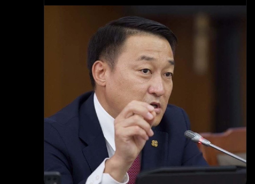 Амарбасгалан өчигдөр Халзанбүрэгтэйн үйл ажиллагааг зогсоож, лицензийг нь шалгуулна гэж мэдэгдсэн байна

Эхлээд  Админералыг нь шалгуулъя