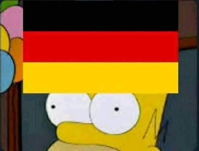 SuperFeeeer's tweet photo. Mientras tanto en algún lugar de Europa al ver que inicia la tercera guerra mundial ...

-Disimula y ve despacio hacia Polonia https://t.co/vHP4u6Q8Fs