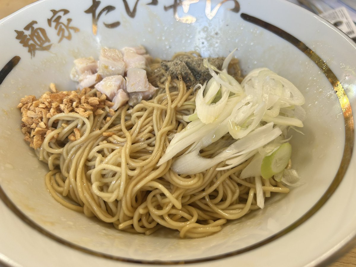 おはようございます！

深夜営業のメニューで変更があります

試作で食べてみたところ、重さと量の問題を加味して、
柑橘油の和え玉をやめて、ラーメンに合う替え玉に変更します！

和え玉はまた次回の深夜営業でやるので楽しみにしててください😊

本日も通常営業です！宜しくお願い致します❗️