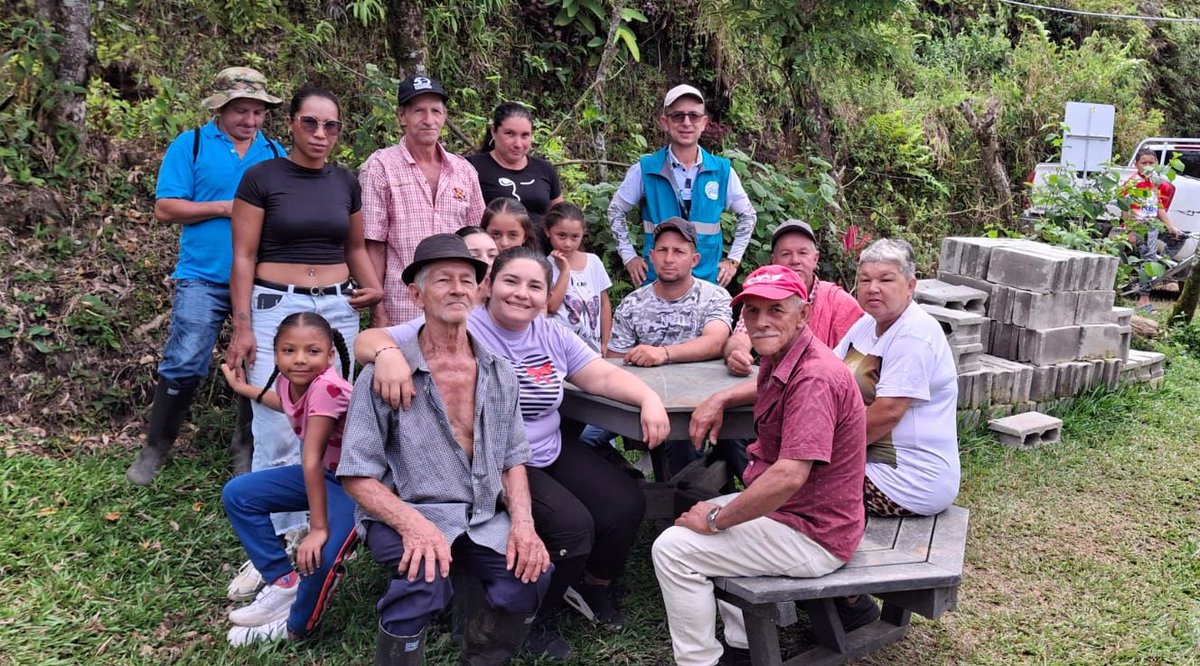 🌿 Clausuramos el PRISER en la vereda Damas, en Nariño, un proceso comunitario que fortaleció la educación ambiental y promovió acciones sostenibles para el cuidado del territorio.

👨🏽‍🌾👩🏻‍🌾 ¡Con todos y en todas partes! 💧🌱