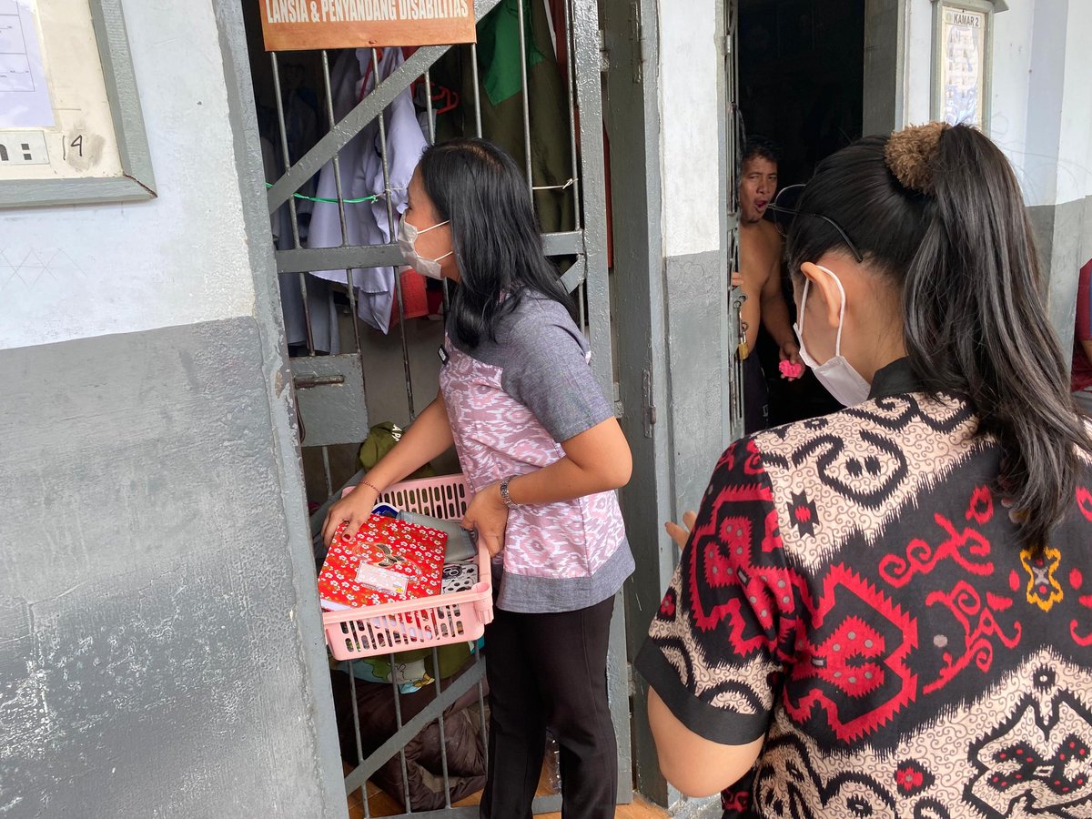 palu_rutan's tweet photo. Petugas Perawat Rutan Palu Tinjau Langsung Kesehatan WBP di Kamar Huniannya Sebelum Pulang Melaksanakan Tugas 
https://t.co/Vz0aoGD5yF
HUMAS RUTAN PALU
#kemenimipas
#pemasyarakatan
#guardandguide
#humasimipas
#infoimipas https://t.co/VER5rbJgnc