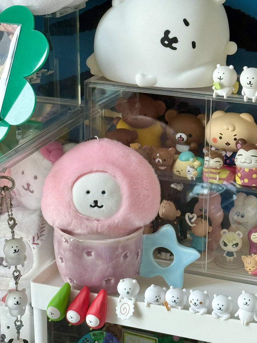 복숭아곰 진짜 짱 귀엽다..
받자마자 왕대굴에 피식터지고 
보들보들 촉감이 넘 좋아서 꼭 개봉해서 쮸압쮸압해보시길