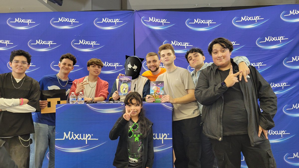 Jenn__Delgado's tweet photo. @eloyt_oficial
@TheChuyMine
@SoyJardred
💕💕💕💕
#EloYTEnMixup https://t.co/4hvjJ3qsp3