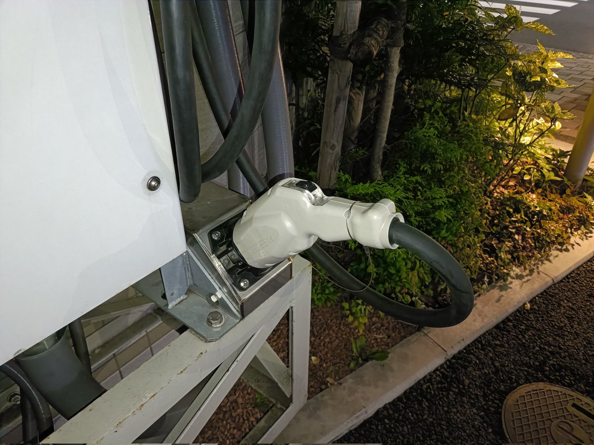 見なれない充電器…というかV2Hかな!?
