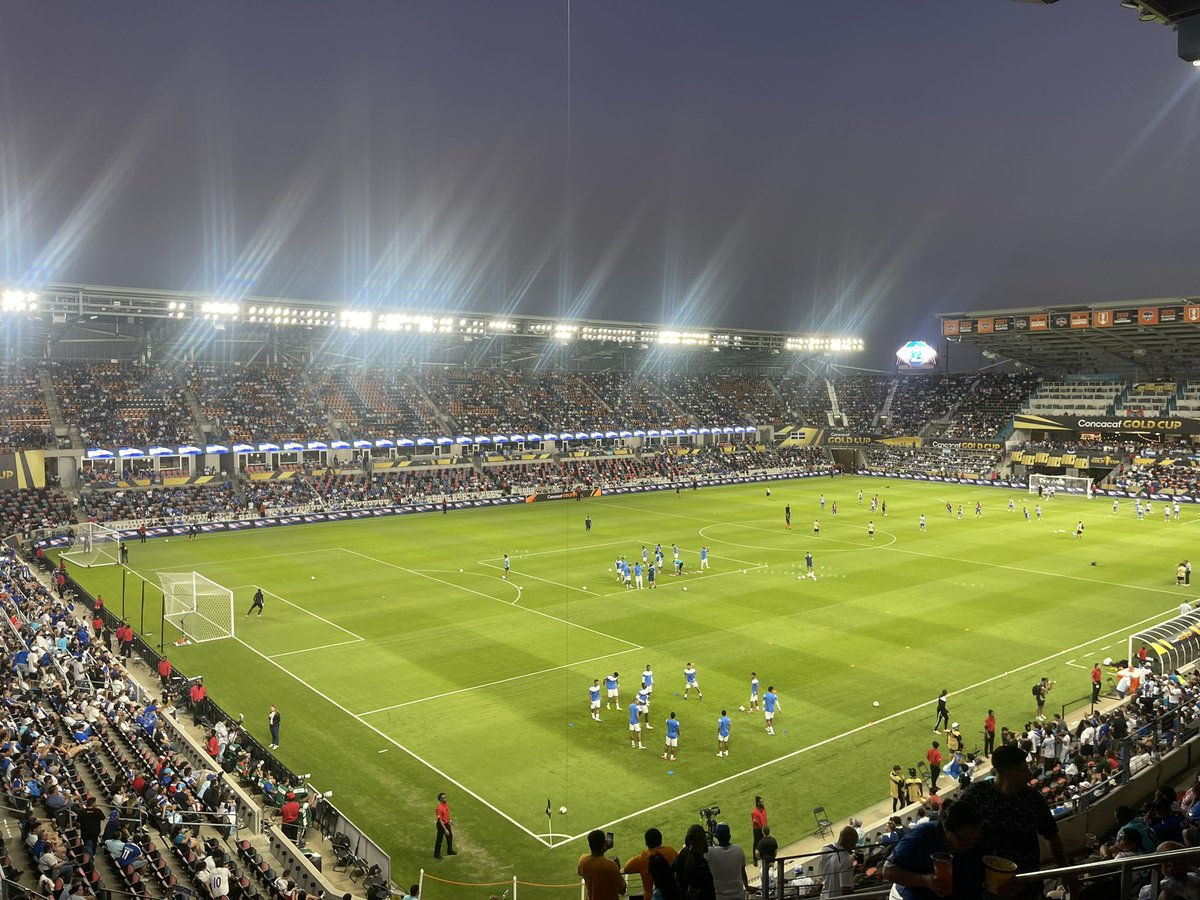 martinezchino's tweet photo. Así está el Shell Energy Stadium cuando faltan 20’ para el inicio de El Salvador-Honduras. Copa Oro en Houston. https://t.co/QLFBRH9Umt