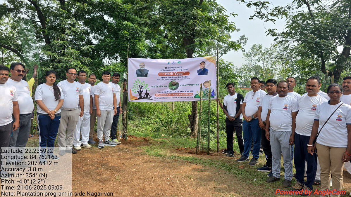 Yash81848406's tweet photo. #HaritYoga Celebrated inside #Nagarvan for creating awareness among people for #planting a tree for mother. #EkPedMaaKeNaam https://t.co/svdteLrU8c