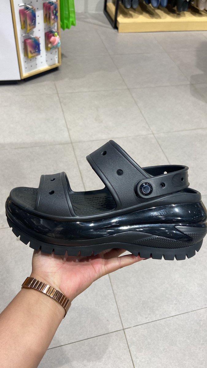 who is that? tweet media