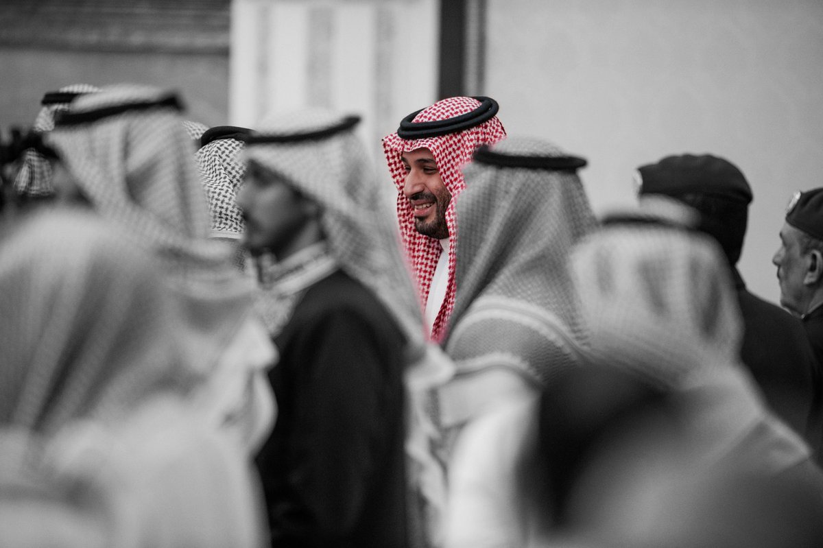 tawiqq's tweet photo. في كل عدٍ طويلٍ تــارد احباله
… ولد ملك مشـغل الدنيا و ما فـيها

في ذمتي ما يجبن النساء امثاله
… لو ولدٍ مع منـاخرها ، و افـاميها

 #الذكرى_الثامنة_لبيعة_ولي_العهد https://t.co/mouvdM5s9u