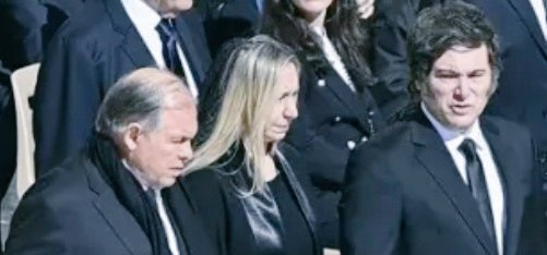 GATO ANDATE AL CARAJO (@conlibrano) on Twitter photo <a href="/GuelarSenador/">Diego Ramiro Guelar</a> Nos entregaron
Ahora somos blanco
Un país mayoritariamente Cristiano, en forma inconsulta el presidente nos ofrece como blancos <a href="/GuelarSenador/">Diego Ramiro Guelar</a> Nos entregaron
Ahora somos blanco
Un país mayoritariamente Cristiano, en forma inconsulta el presidente nos ofrece como blancos