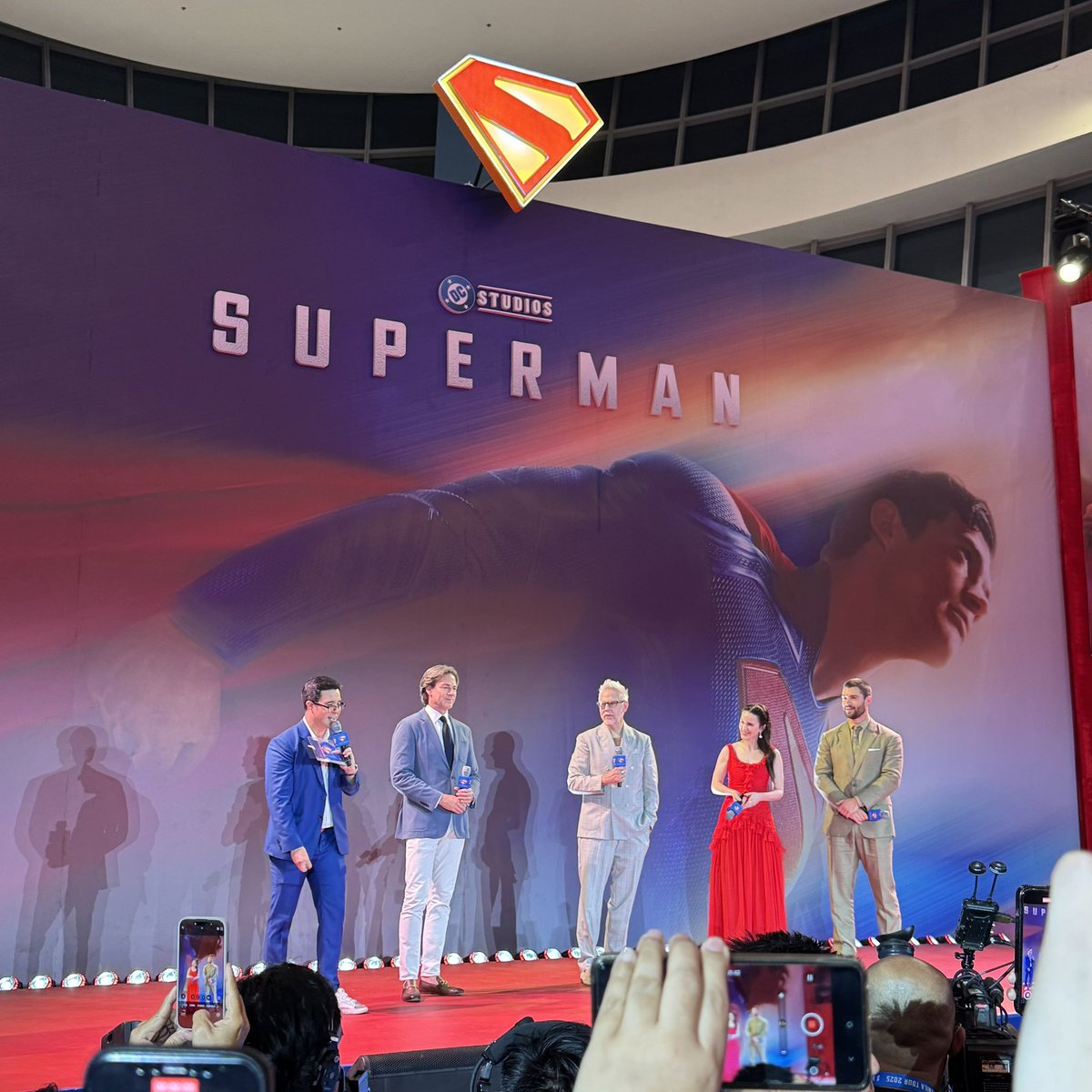 cinestheticph's tweet photo. One of the lucky ones who got to attend the red carpet fan event and catch an early preview of the new SUPERMAN movie!

#SupermanPH #LookUpManila https://t.co/GJMXAnjfib