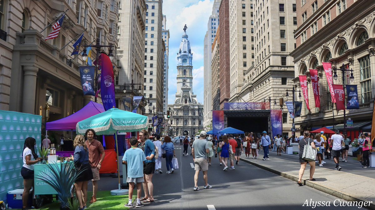 cwanger_alyssa's tweet image. A hot day today at the Avenue of the Arts Block Party in Center City, Philadelphia! @avenueofthearts @July4thPhilly @Wawa @6abcWeather @Brittany_Boyer @PaytonDomschke @ccdphila @PhilaParkandRec @philartdotnet @PhiladelphiaGov @visitphilly @discoverPHL @CanonUSA