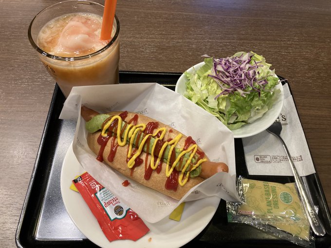 投票ウィって外食に来た!早く来すぎて飲食店ほとんど空いてない!!!!!😭 