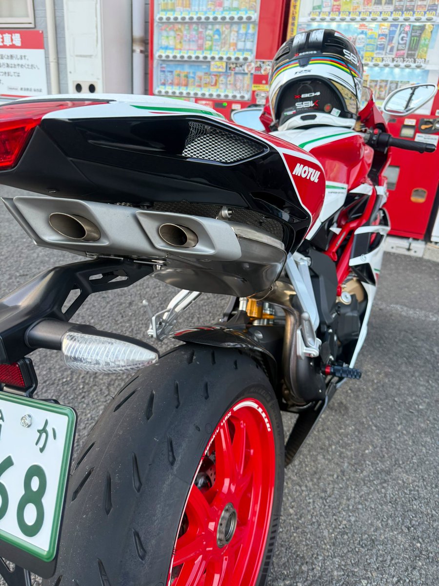 FFFF_miyasen's tweet photo. ついに!F4RC納車🏍️
中免キッズの時から憧れてた一台!
アグスタ界隈、イタ車界隈に入れて嬉しい☺️
ディーラーさん、遠方からの購入にも関わらず丁寧な対応をしていただき本当にありがとうございます!
久しぶりの2輪がある生活、楽しむぞ!!
(SCつけたい)
#若気のitaly #MVAGUSTA #F4RC https://t.co/kU8uQyuDzc