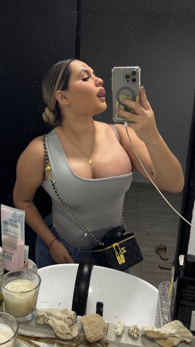 A la calle a portarme mal a ver si recupero lo q invertí en estas tetotas