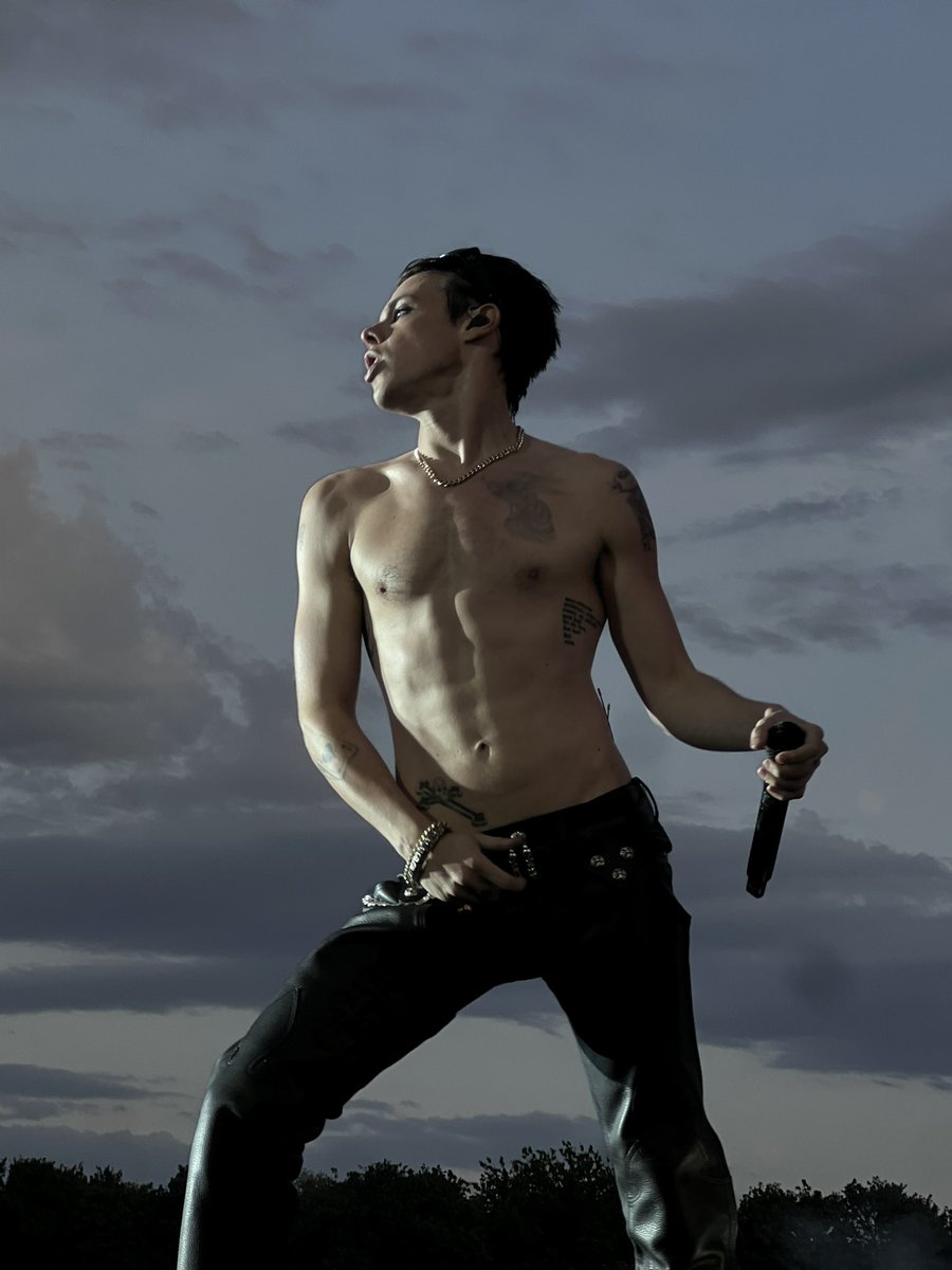 babygirl boyfriend 🕷️ tweet media