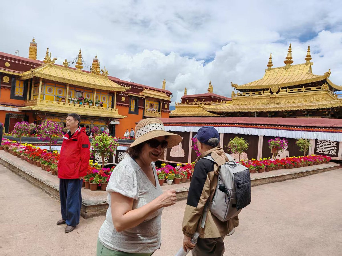 TibetTrip's tweet image. First time in China. First breath in Tibet. And our minds? Blown. 🤯

The colors, the silence, the prayer flags dancing in the wind—this isn't just a trip, it's a soul shift. 🌈🏔️
#TibetExperience #FirstTimeInChina #CultureShock #TravelDeeper #HiddenParadise #BucketListTrip ✨