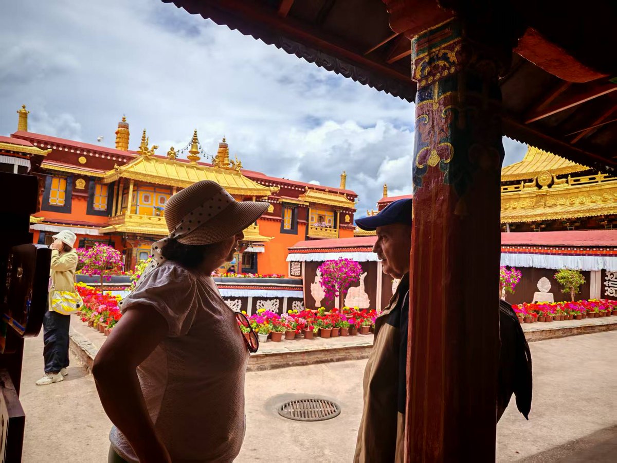 TibetTrip's tweet image. First time in China. First breath in Tibet. And our minds? Blown. 🤯

The colors, the silence, the prayer flags dancing in the wind—this isn't just a trip, it's a soul shift. 🌈🏔️
#TibetExperience #FirstTimeInChina #CultureShock #TravelDeeper #HiddenParadise #BucketListTrip ✨
