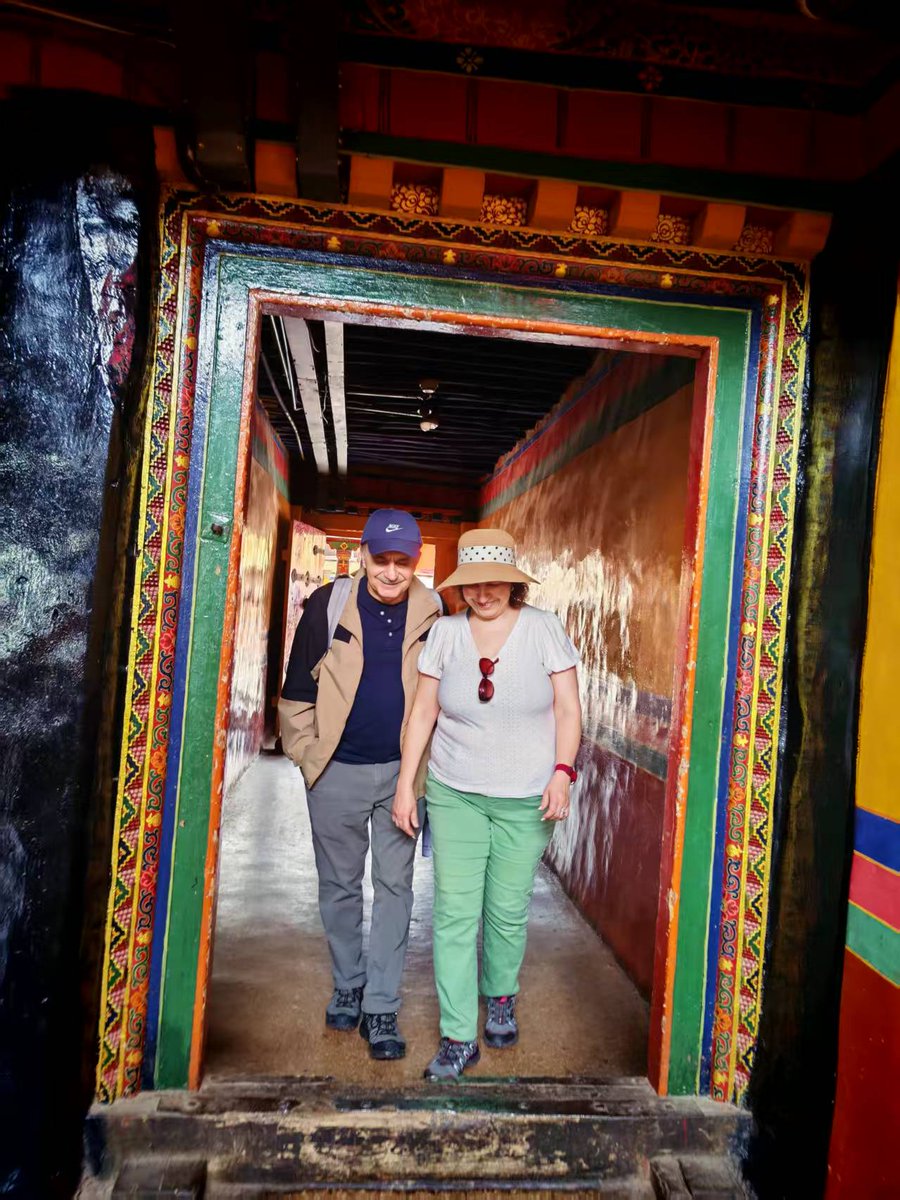 TibetTrip's tweet image. First time in China. First breath in Tibet. And our minds? Blown. 🤯

The colors, the silence, the prayer flags dancing in the wind—this isn't just a trip, it's a soul shift. 🌈🏔️
#TibetExperience #FirstTimeInChina #CultureShock #TravelDeeper #HiddenParadise #BucketListTrip ✨