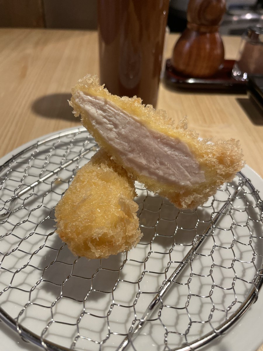 仙台駅前にオープンした「熟成とんかつフライ家」で、熟成かつ丼＋極みのささみフライ。

高田馬場の人気店が、仙台駅西口にオープン。
熟成かつ丼は卵でとじないタイプ、厚みのあるカツはタレしみしみ、柔らかく、そして、熟成肉ならではの旨みがジュワーっと！