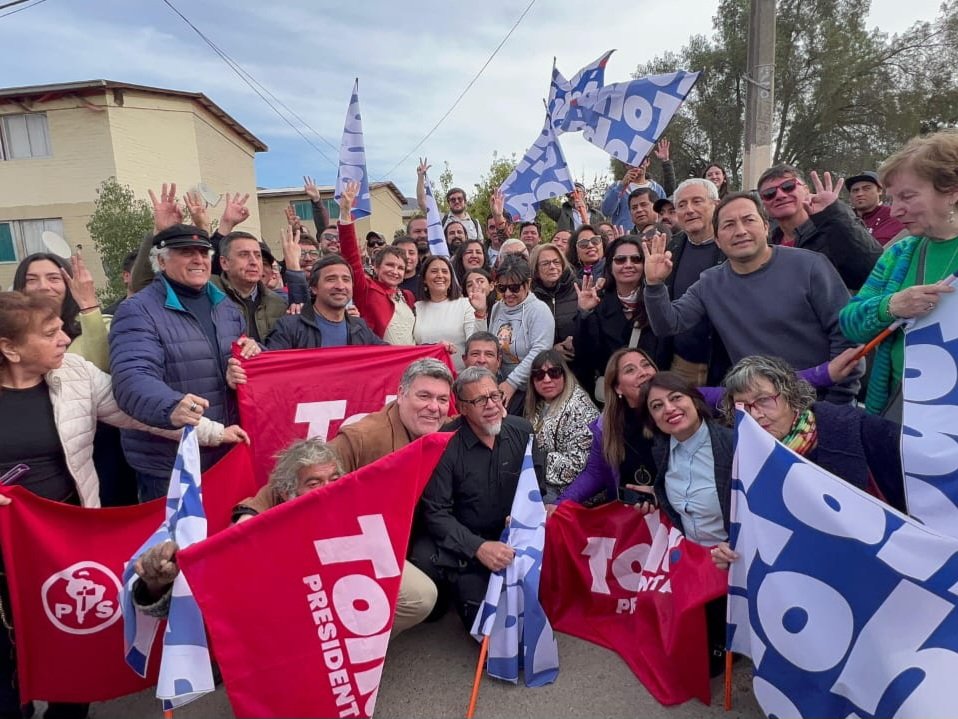 PPD_SanFelipe's tweet photo. 3️⃣ | Con alegría y convicción recibimos en San Felipe a nuestra candidata presidencial Carolina Tohá. 🫶

¡Este domingo 29 de junio, vota por @Carolina_Toha!

#CreoEnChile
#ToháPresidenta
#SanFelipexTohá
#Primarias2025
#Vota3 https://t.co/7Iq9Y77WSj