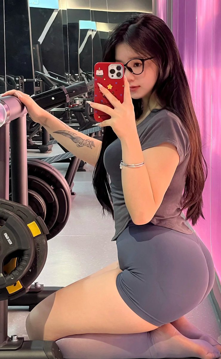 操丰乳肥臀的健身婊一定比白幼瘦更有感觉吧
#反差婊 #健身婊