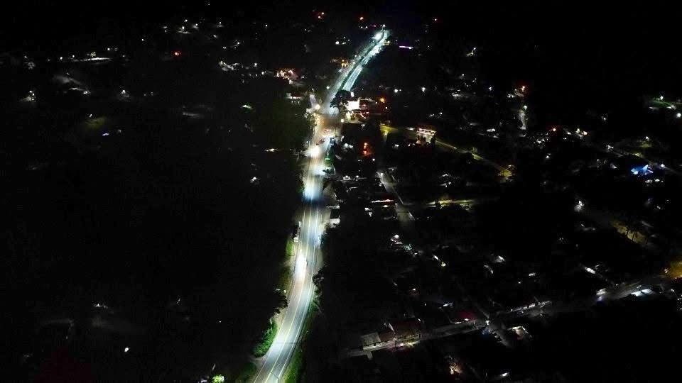 En Campamento, Olancho, por fin hay luz donde antes solo había oscuridad.
Alumbramos calles, aldeas y hogares olvidados por años.
Más de 3,500 familias hoy tienen dignidad y seguridad.
¡Refundar es esto! que la energía llegue a todos y todas.
Esto es justicia. ⚡🇭🇳