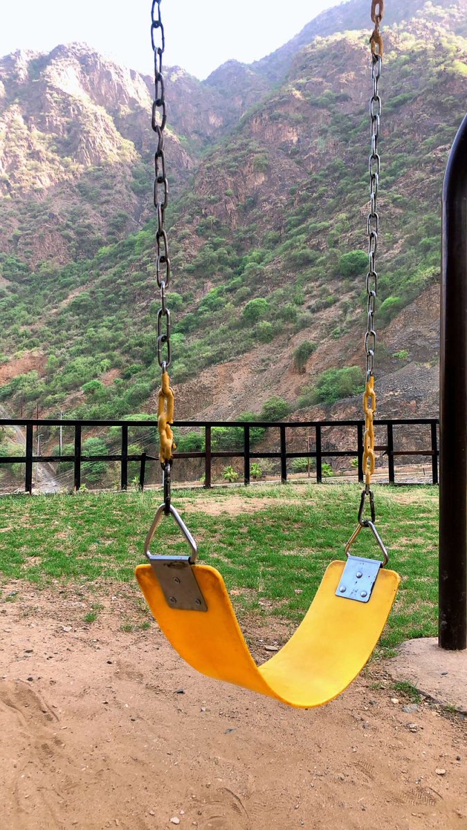 Miology3's tweet photo. @Nkt_767 أهل القرى عايشين بنعمه لو يدرون عنها تجار مدينتك كلهم و دفعوا اللي وراهم و قدامهم ما وصلوا لها .. بيوت، اجواء، صحه، كل ما لذ و طاب، و البنت ترى شافت ال iQ حقك و حق اخوك مرتفع ما شالله فحبت انها ترفع لكم لا أكثر و لا أقل 😂 و تراهم ملوا من ماك بكل قريه https://t.co/awYS5IiKfn