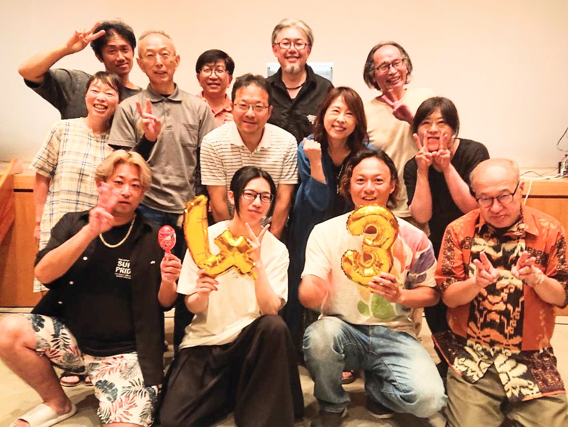 karabato2023's tweet photo. 今回は、3名の若さあふれる新入会員を迎えました。さらにmiyukiさんが歌うまコンテストで優勝！そのTV出演に関わる動画撮影もあり、活気ある特別な例会になりました！ https://t.co/CFuJx134L2