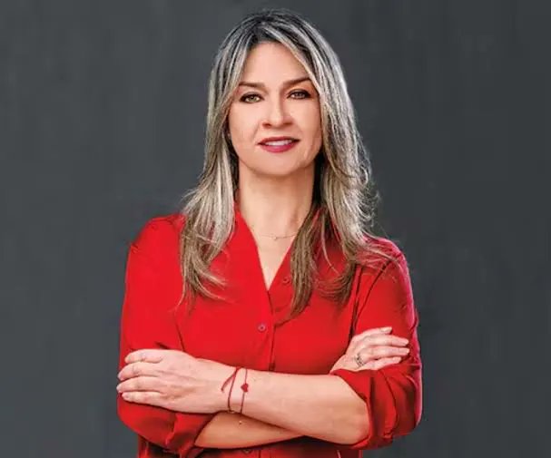 Bogota_DC's tweet photo. #URGENTE 
En una segunda vuelta presidencial, por quien votaría?

🔁Claudia López 
❤️Vicky Dávila https://t.co/8c1L2A693o
