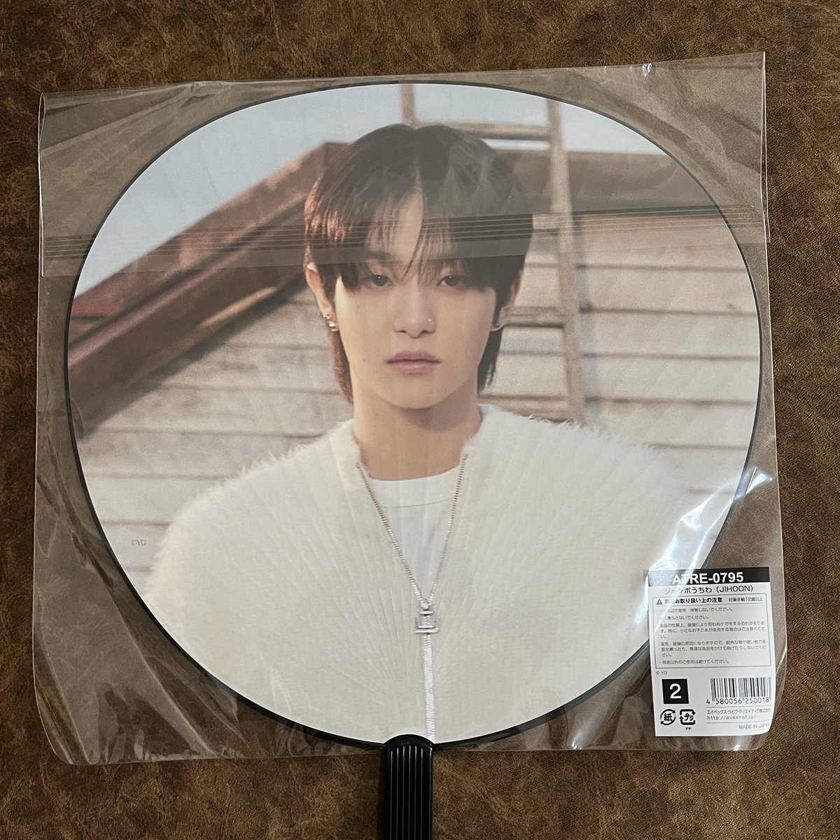 linnies_S's tweet photo. ฝากรีทวิตหน่อยค่า🙏🏻

พร้อมส่ง พัด jumbo uchiwa sale

• last night ver. จีฮุน มี 8อัน
• พัดเป็นรูป หน้า-หลัง 
• ราคา 300฿ (ปกติ350฿)

สั่งทาง dm ได้เลยค่า🫶🏻

#TREASURE #트레저 
#ตลาดนัดtreasure #ตลาดนัดเด็กสมบัติ https://t.co/zjhWT1lXYo