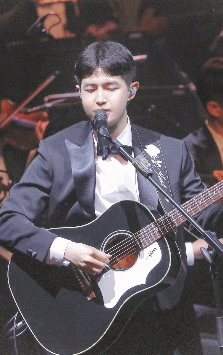 서울의 달 tweet media