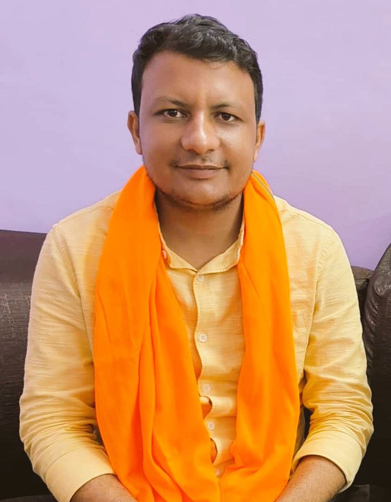 Vishal_aawaj's tweet photo. शुभांकर मिश्रा से कई बार अपील कर चुका हूं -

मैं एक बार फिर से निवेदन कर रहा हूं की एक पॉडकास्ट सवर्ण आर्मी चीफ़ सर्वेश पाण्डेय के साथ करना चाहिए !

भारत में जनरल कैटेगरी के लोगों के लिए जमीनी स्तर पर कोई लड़ाई लड़ रहा है तो वो @SawarnArmychief ही है !

आप लोकसभा नगीना से सांसद चंद्रशेखर के साथ पॉडकास्ट कर सकते है तो सर्वेश पांडे के साथ क्या दिक्कत है ?

प्रिय @shubhankrmishra जी मेरा आप से अनुरोध है -

मेरे साथ लाखों करोड़ो लोग इस पॉडकास्ट के इंतजार में है।