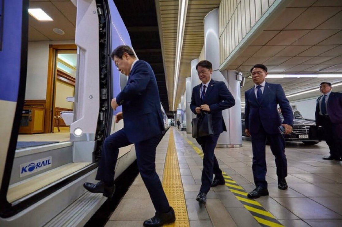 일어나..걷자! tweet media