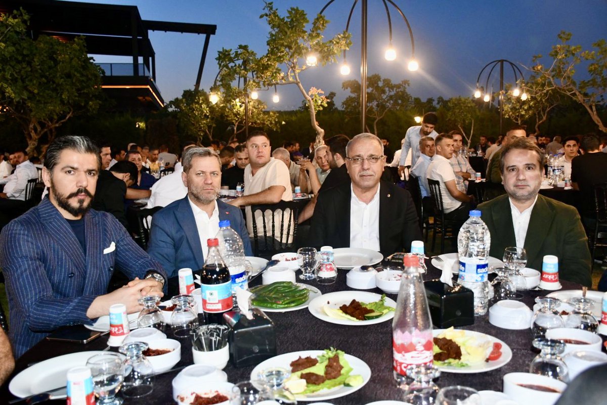 Değerli dostum Fuat ALTUN’nun oğlu,
BARAN ALTUN İle FATMAGÜL ASOĞLU Çiftinin düğün merasimine katıldık.
Genç çiftimizi tebrik eder,İzdivaçlarının her iki aileye hayırlı olmasını dilerim.