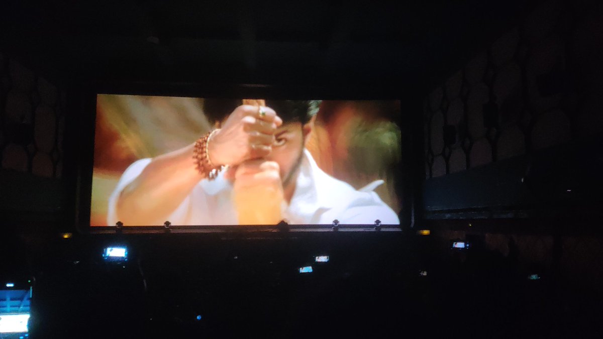 vijayfangirl0's tweet photo. வெற்றி மாறன் frames🔥🥵
#Mersel #HBDThalapathyVijay https://t.co/S2Fww8pdXp
